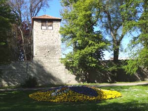 Stadtmauer mit Turm in Mühlhausen Stadtmauer mit Turm in Mühlhausen